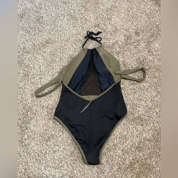 Cupshe olive and black halter one piece swimsuit. Size medium - Picture 5 of 7